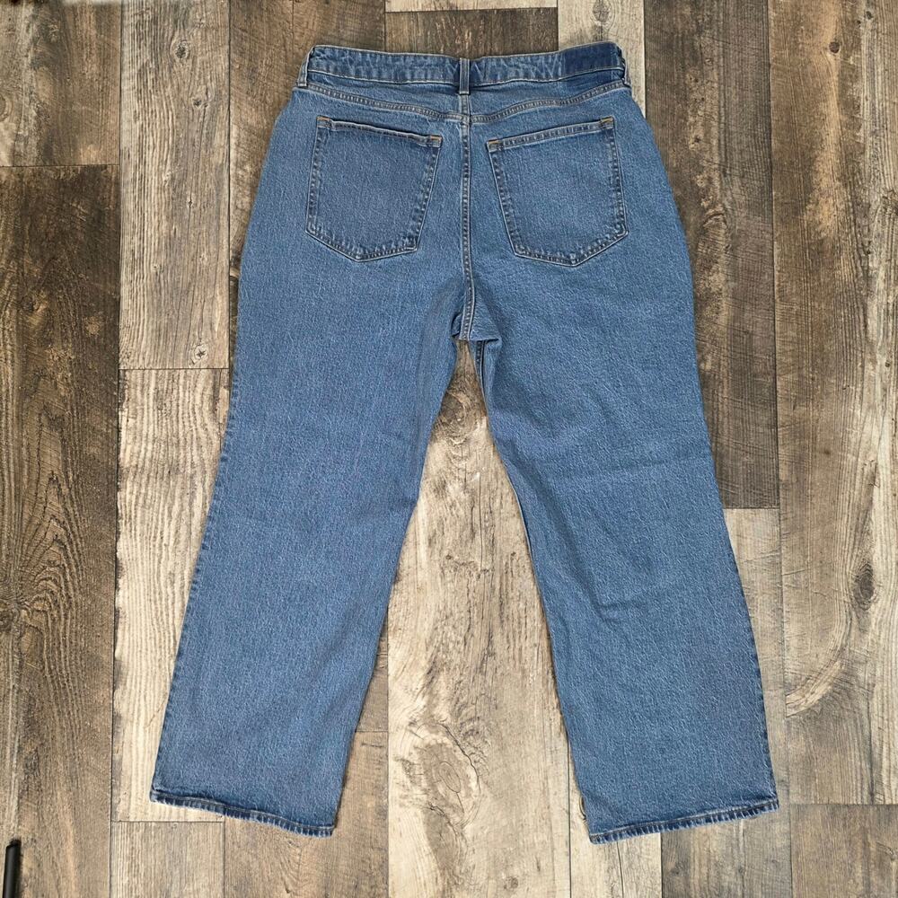 Abercrombie & Finch Curve Love The 90s High Rise Relaxed Jean High Rise 33 Short